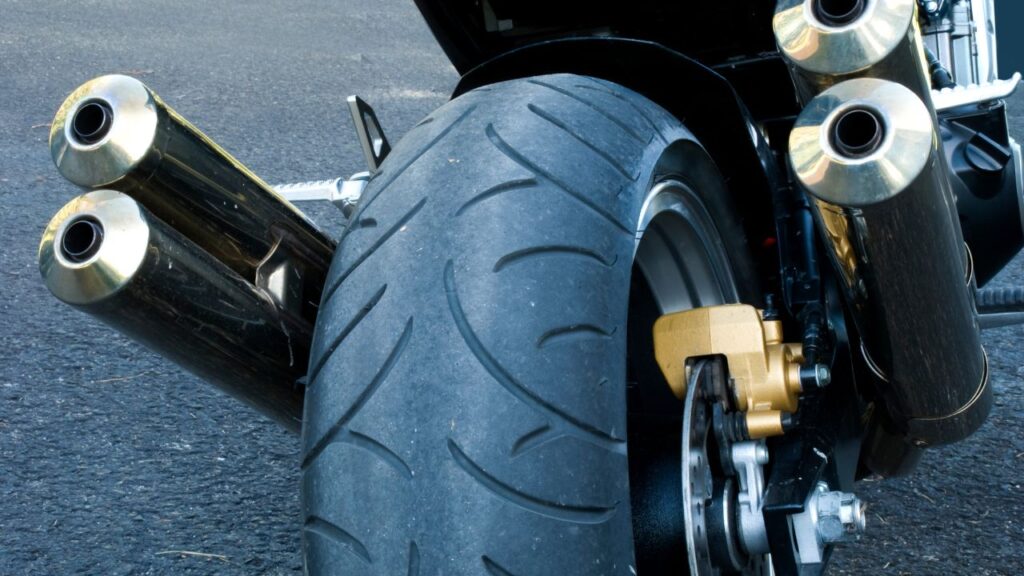Importancia de respeitar a velocidade maxima do pneu